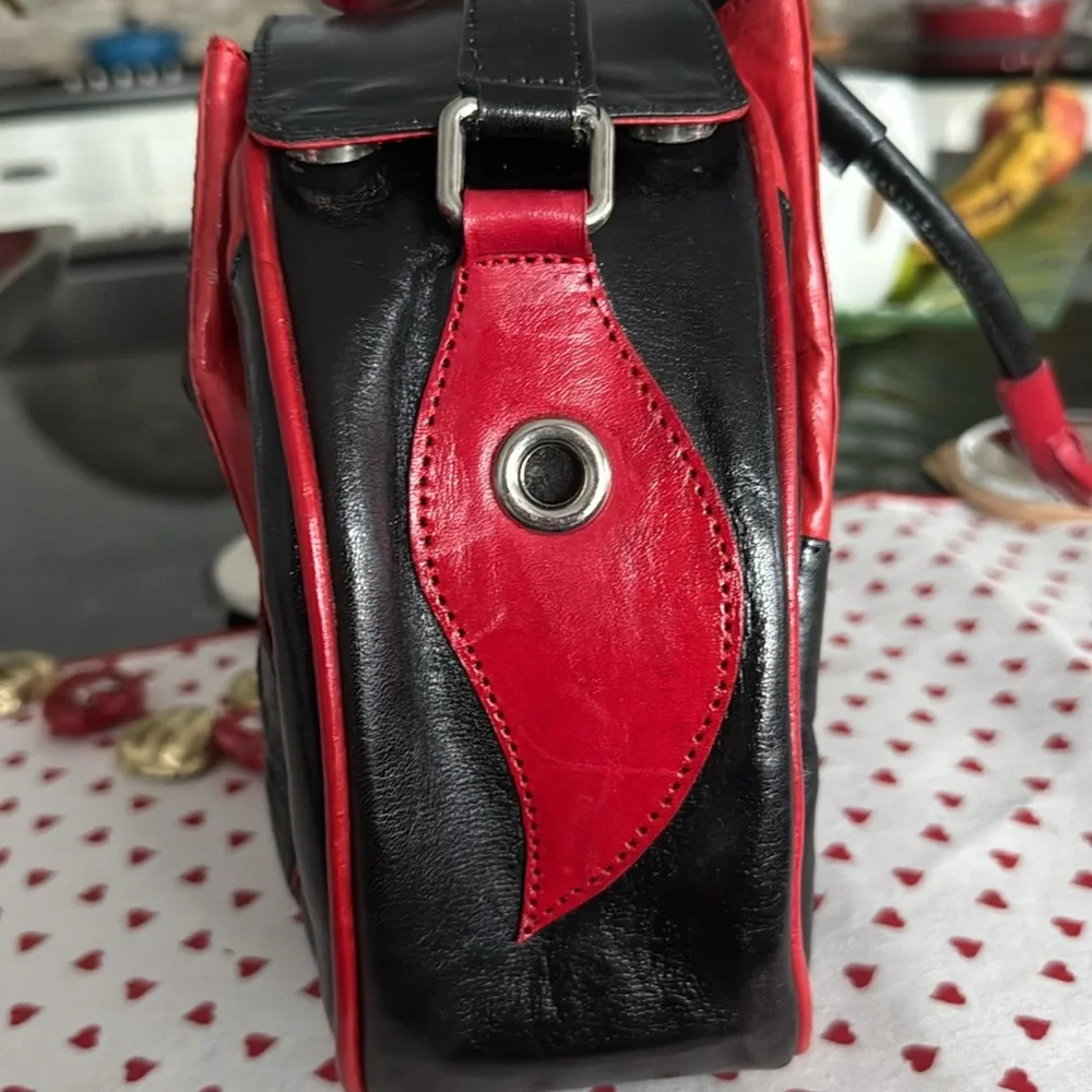 Black and red purse. New in bag from South Africa. - Picture 4 of 9